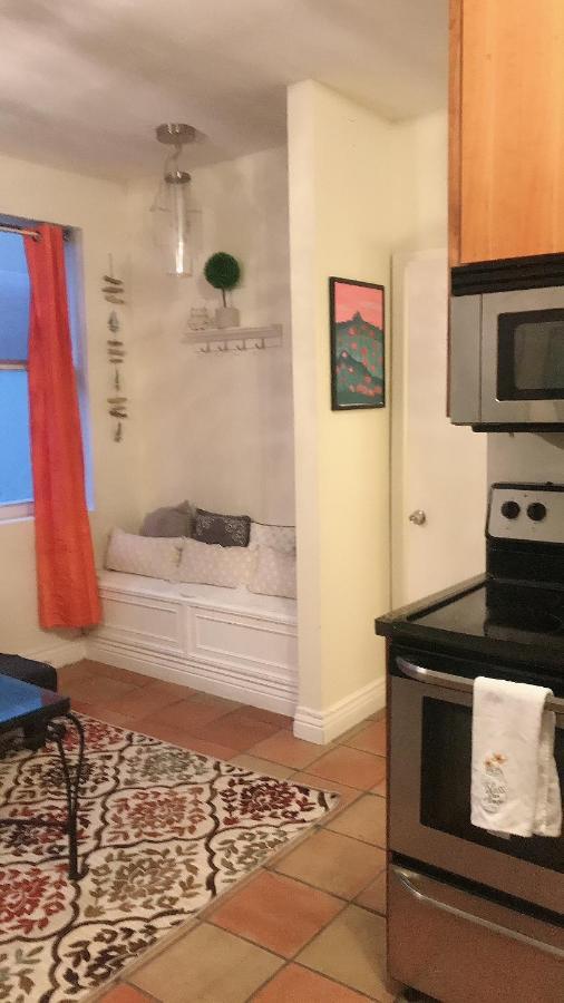 Two Bedroom Two Bath Apartment 2 Block To Beach Miami Beach Pokoj fotografie
